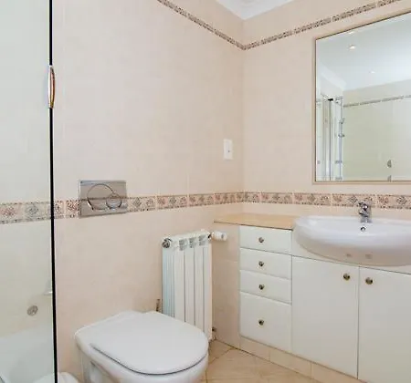 Sleeps 4 Air Con T480084